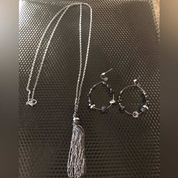 Silver tone necklace/earrings set, Chain Tassel, Black & Silver Beading, NWT - Picture 1 of 4